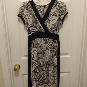 Pretty size small white and navy blue dress